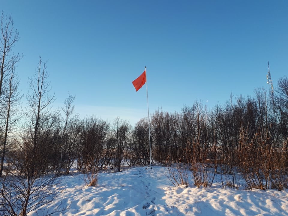 Appelsínugulur fáni gegn kynbundnu ofbeldi