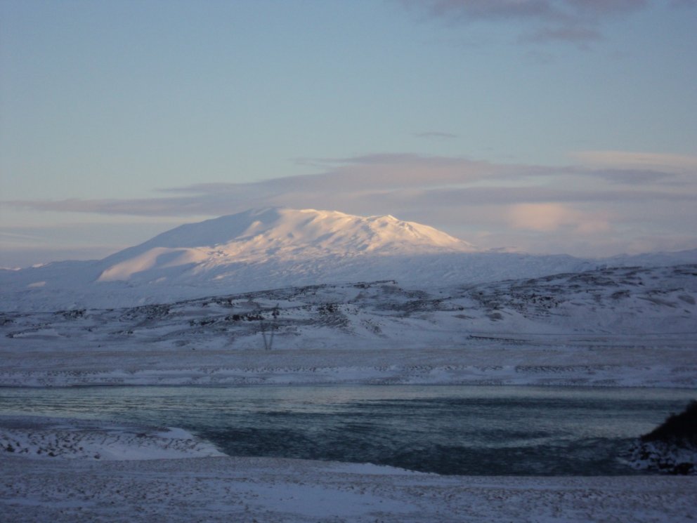 Hekla í vetrarbúningi.  Ljósm. khg