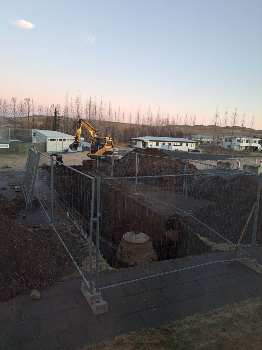 Vinumenn frá véladeild Ólafsvalla að störfum