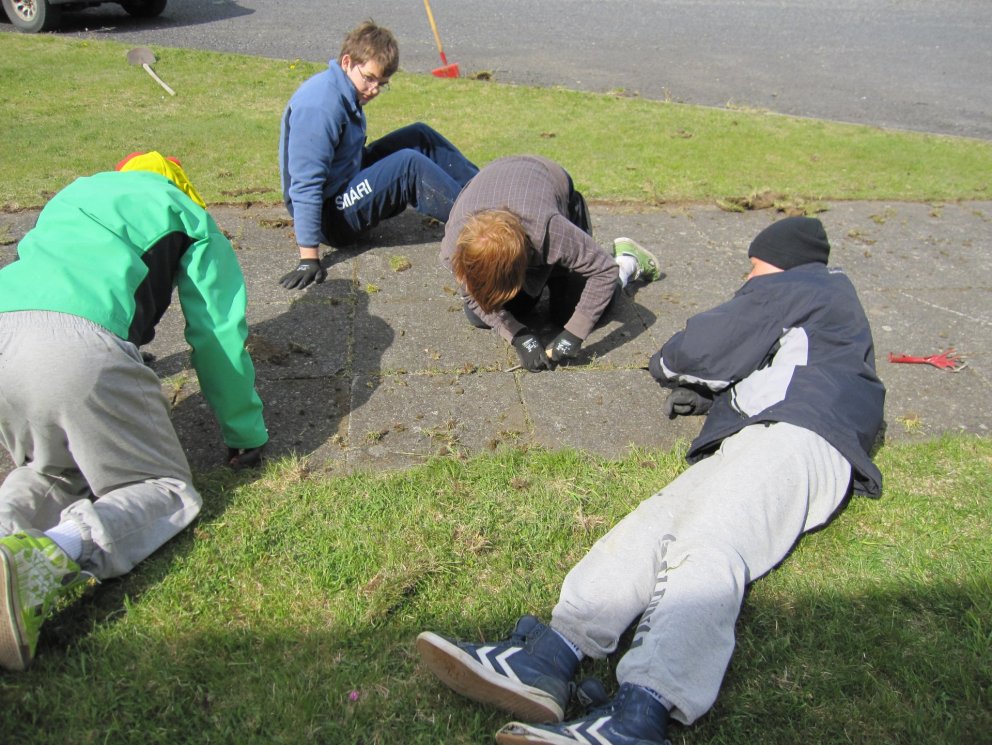 Unglingar að skrapa stétt er algeng sjón þessa dagana. Þetta er mynd frá 2012 úr myndasafni sveitarf…