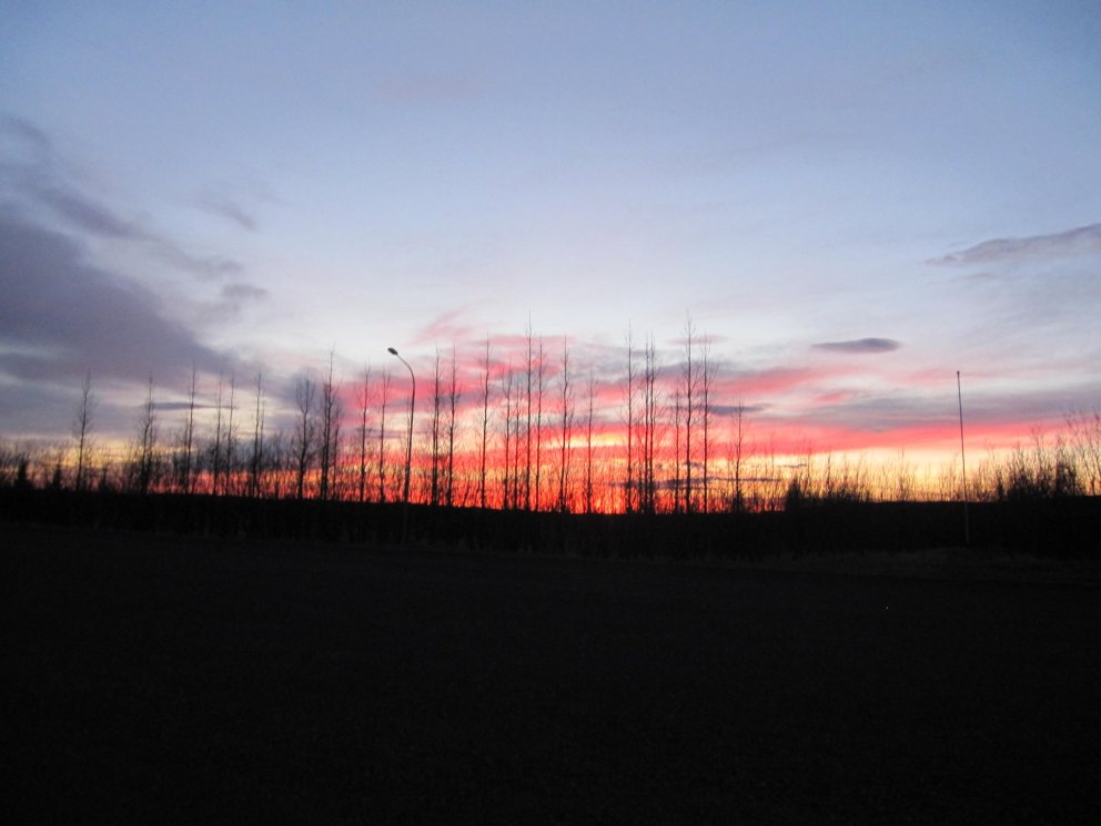 Eldrautt sólarlag í Árnesi