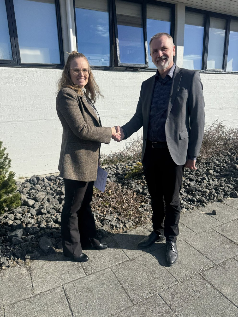 Hulda Kristjánsdóttir formaður stjórnar Skóla- og velferðarþjónustu Árnesþings ásamt nýráðnum forstö&hellip;