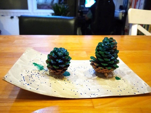 Bendegúz hér greinilega byrjaður að undirbúa jólaskreytingarnar