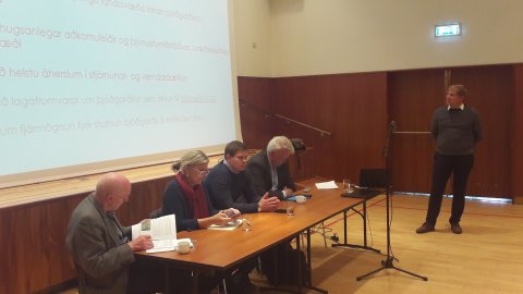 Fjölsóttur  og líflegur fundur um þjóðgarð á miðhálendi Íslands.