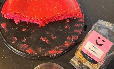 Bleikt góðgæti með kaffinu þennan daginn