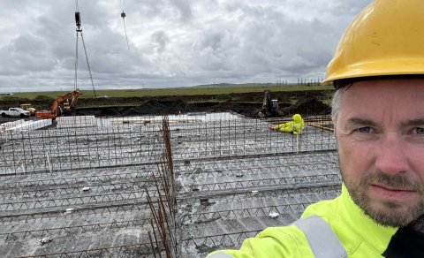 Frá framkvæmdum við íþróttahúsið