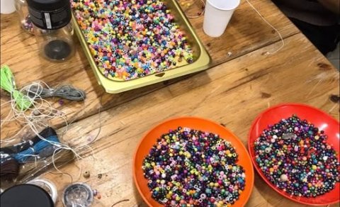 Barnastarf verður í boði á hátíðinni - hér er mynd af perlum