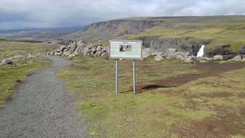 Háifoss innst í Þjórsárdal, næsthæsti foss landsins.