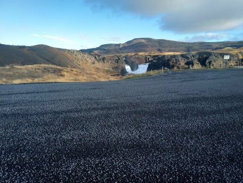 Fullkominn vegur að Hjálparfossi