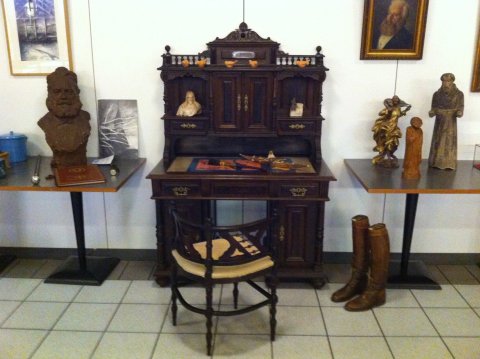 Fallegt skrifborð sr. Valdimars Briem á sýningu í Árnesi