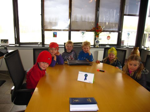 Hér eru stólarnir mátaðir af stjórnmálamönnum framtíðar