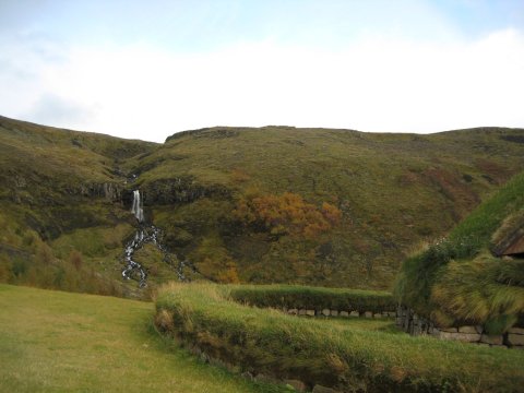 Haustlitir í  Sámstaðamúlanum  fyrir ofan Stafkirkju við Þjóðveldisbæinn