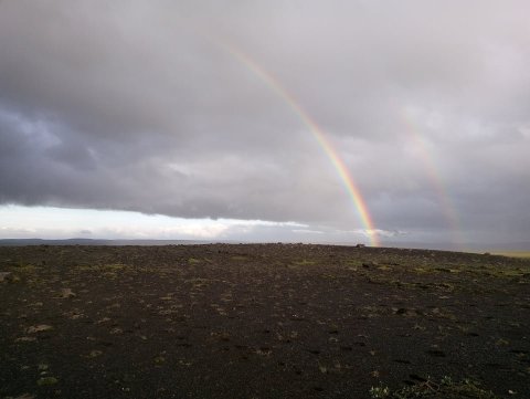 Regnbogi á fjöllum