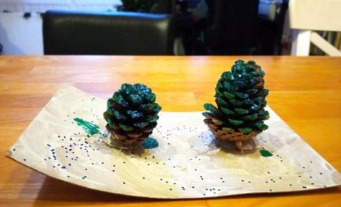 Bendegúz hér greinilega byrjaður að undirbúa jólaskreytingarnar