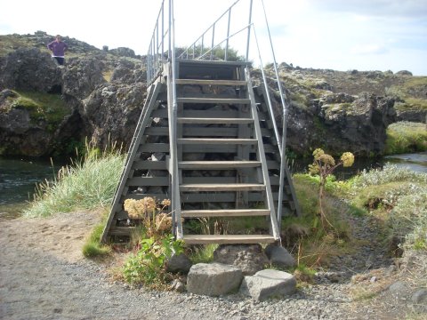 Gamla göngubrúin yfir Rauðá