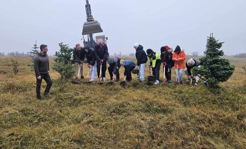 Framkvæmdir við íþróttahús hafnar